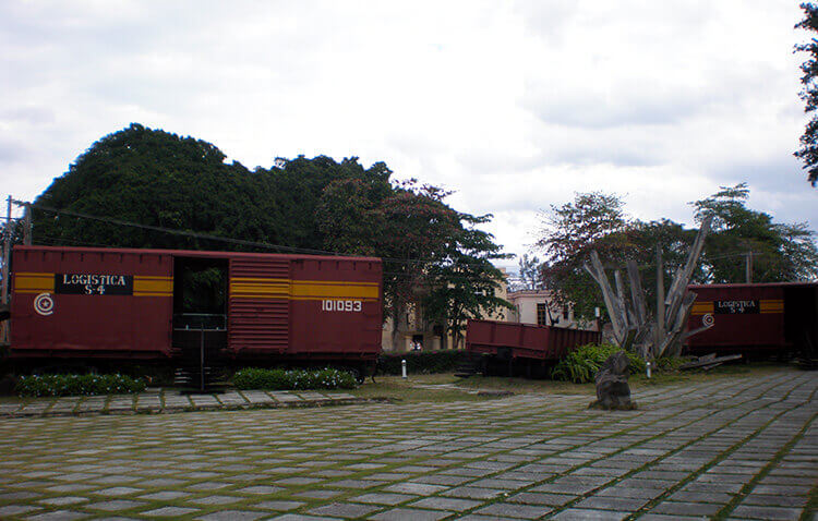 Le train blindé que le Che avait fait déraillé ; aujourd'hui un musée gratuit à la gloire de ce dernier.