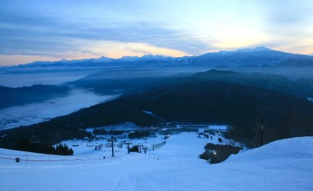 Ciel, montagnes et nuage au Japon