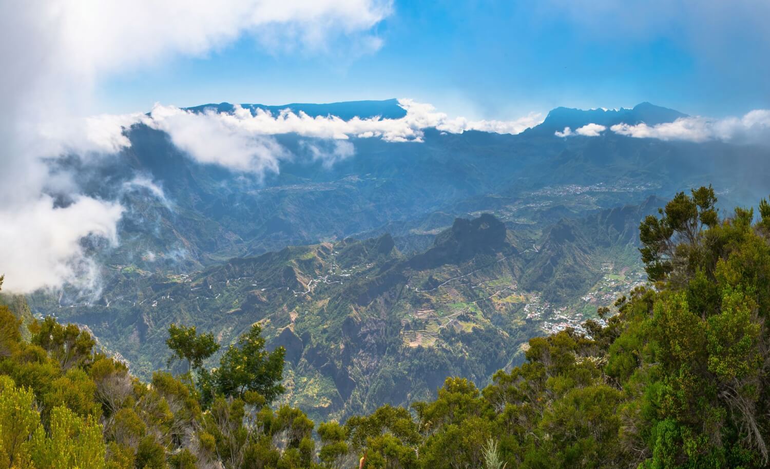 La Réunion Le cirque de Cilaos - Les îles françaises d'outre-mer : où et quand partir pour les vacances ?