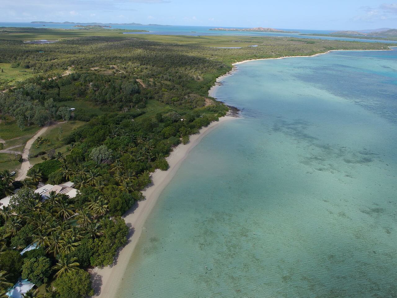 Nouvelle Calédonie Plage de Poingam - Les îles françaises d'outre-mer : où et quand partir pour les vacances ?
