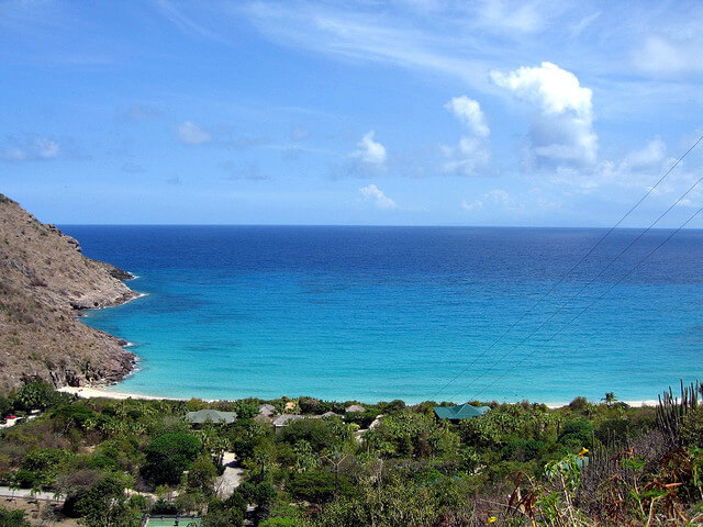 Saint Barth La côte - Les îles françaises d'outre-mer : où et quand partir pour les vacances ?