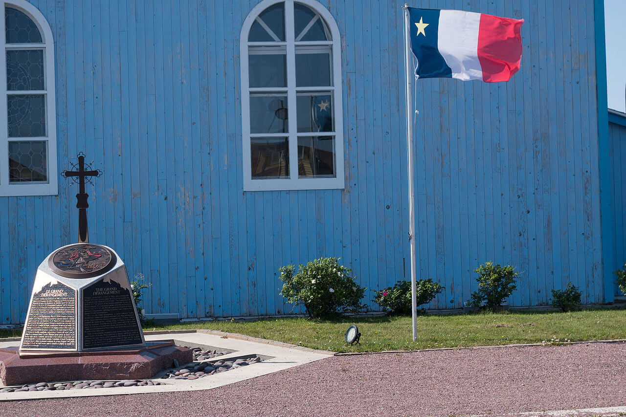 Saint Pierre et Miquelon Rochers Monument acadien - Les îles françaises d'outre-mer : où et quand partir pour les vacances ?