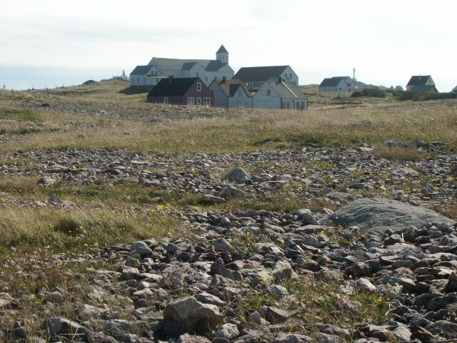 Saint Pierre et Miquelon Village de lîle aux marins - Les îles françaises d'outre-mer : où et quand partir pour les vacances ?
