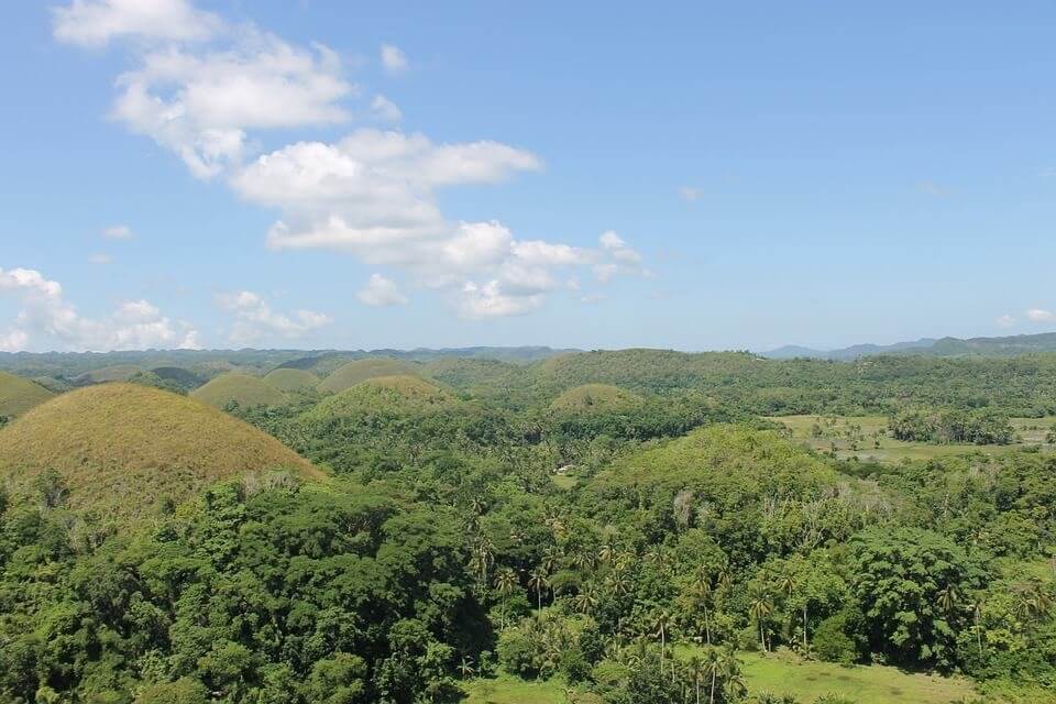 collines chocolate hills point de vue saison des pluies aux philippines