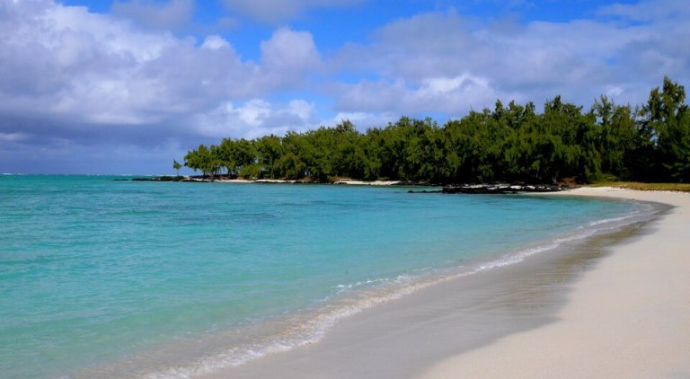 belle plage île au cerfs maurice