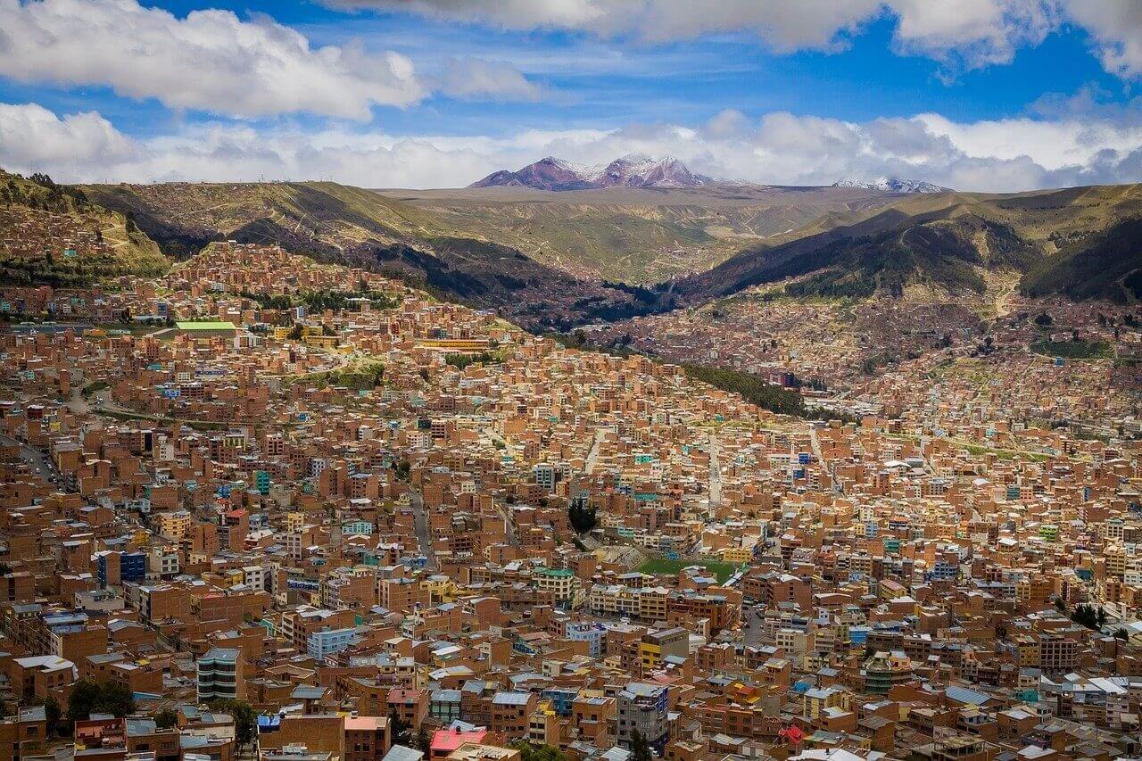 Est-ce que la Bolivie est un pays dangereux pour voyager ? Et comment voyager en sécurité ? 4 panorama la paz bolivie pays dangereux