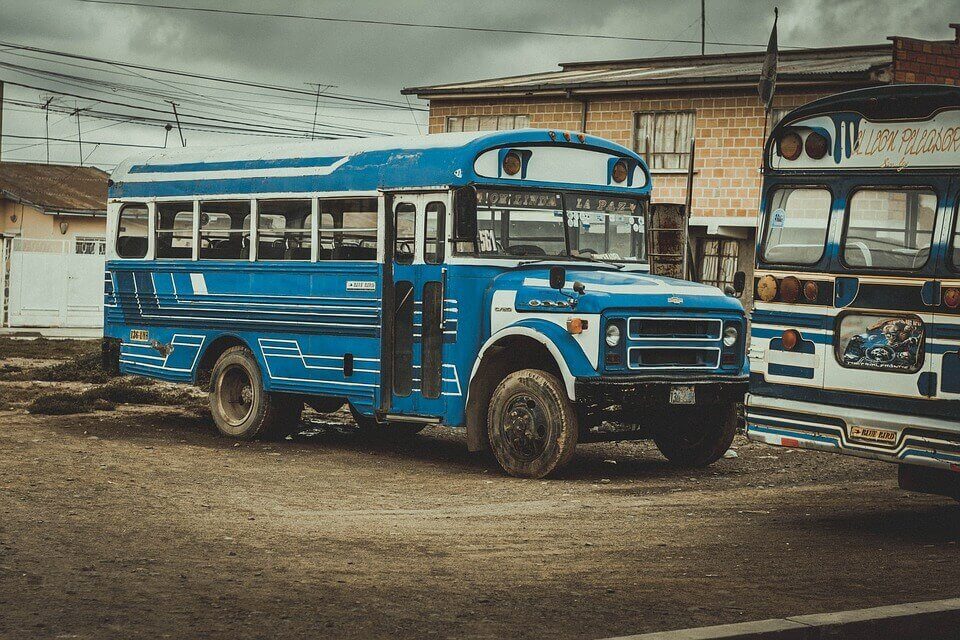 Est-ce que la Bolivie est un pays dangereux pour voyager ? Et comment voyager en sécurité ? 7 autobus bleu bolivie