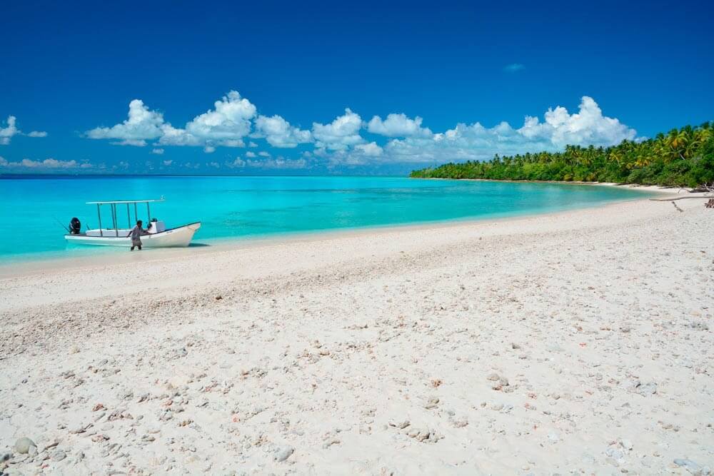 plage sable blanc mer turquoise pecheur visiter kiribati