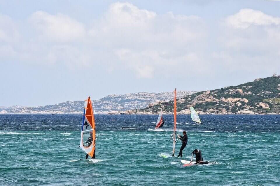 planche a voile sicile ou sardaigne