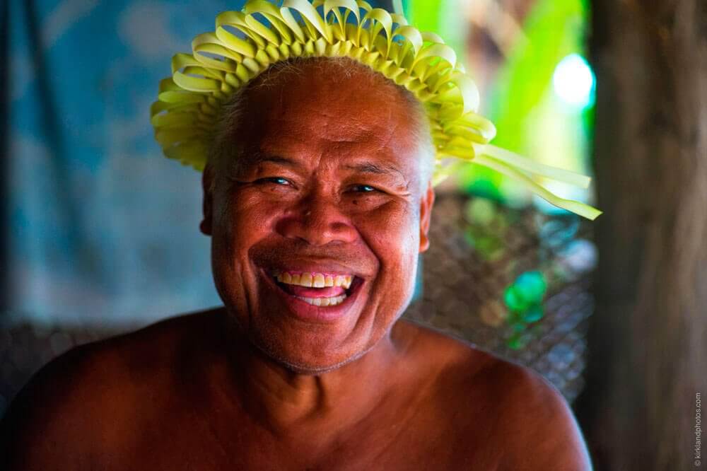 homme sourire population visiter kiribati