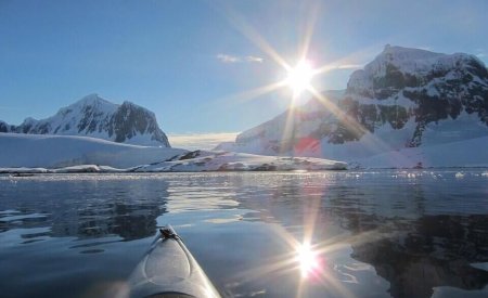 soleil de minuit en norvège kayak