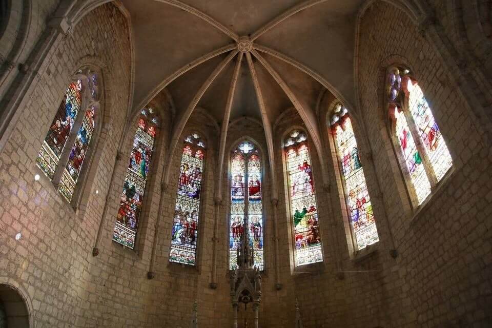 Quel temps fait-il dans Montcuq ? Climat, météo, meilleure période ! 6 eglise de montcuq vitraux quel temps fait-il dans montcuq ?
