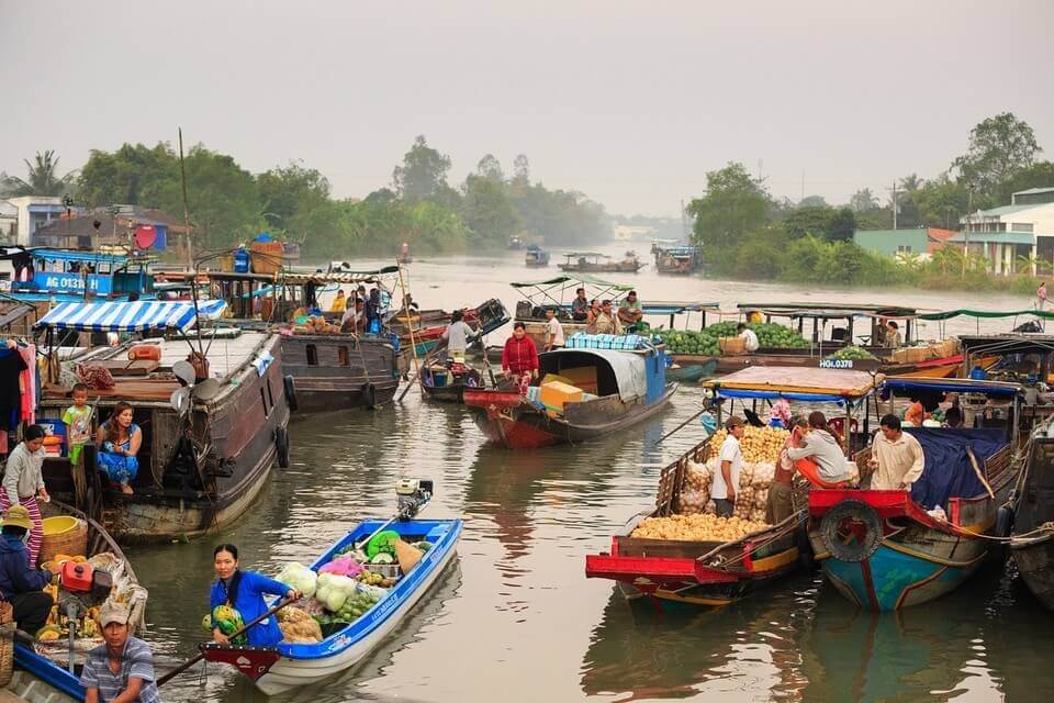 Remontée du Mékong en bateau du Vietnam au Cambodge : une croisière inoubliable, et facile à organiser (avec nos conseils) ! 2 marché flottant remontée du mékong en bateau