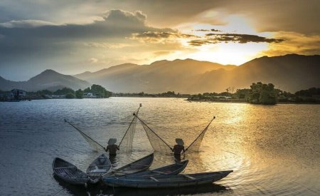 pecheurs remontée du mékong en bateau