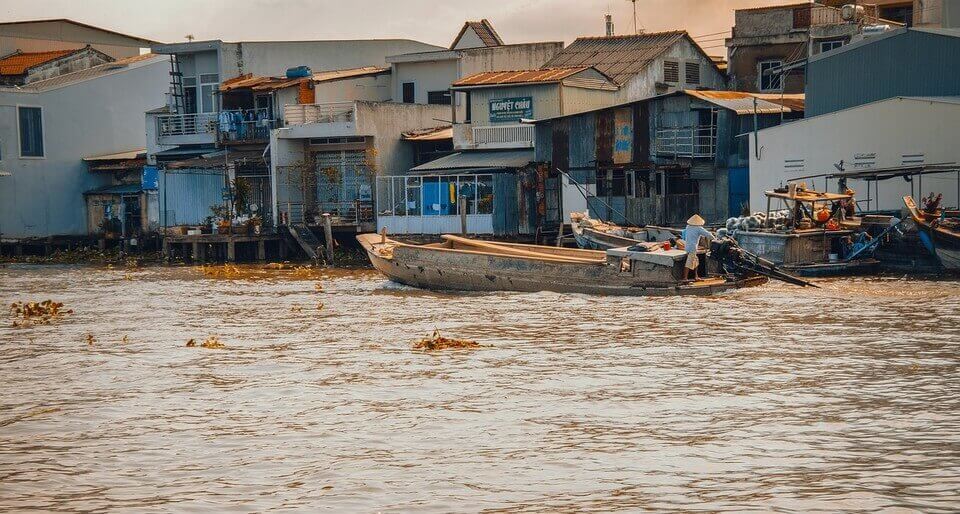 Remontée du Mékong en bateau du Vietnam au Cambodge : une croisière inoubliable, et facile à organiser (avec nos conseils) ! 4 riviere maisons flottantes remontée du mékong en bateau