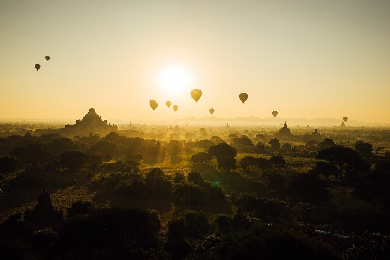 10 choses un peu folles à faire pour vos prochains voyages 1 bagan montgolfiere - 10 choses un peu folles à faire pour vos prochains voyages