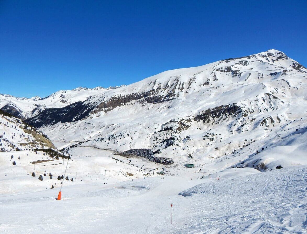 Baqueira ski espagne europe - Où partir skier en Europe ? Les 16 meilleures stations de ski (hors de la France)