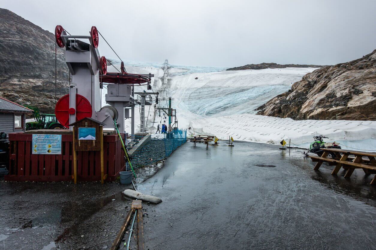 pistes de ski au glacier Folgefonna - Où partir skier en été ? 10 endroits où faire du ski en juillet-août dans le monde