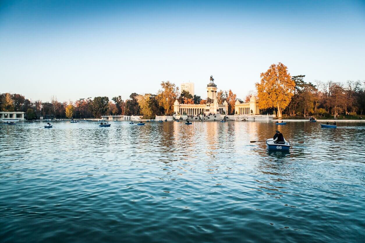Que faire à Madrid ? Les 19 incontournables et lieux secrets à visiter à Madrid 7 Parque del retiro madrid - Que faire à Madrid ? Les 19 incontournables et lieux secrets à visiter à Madrid