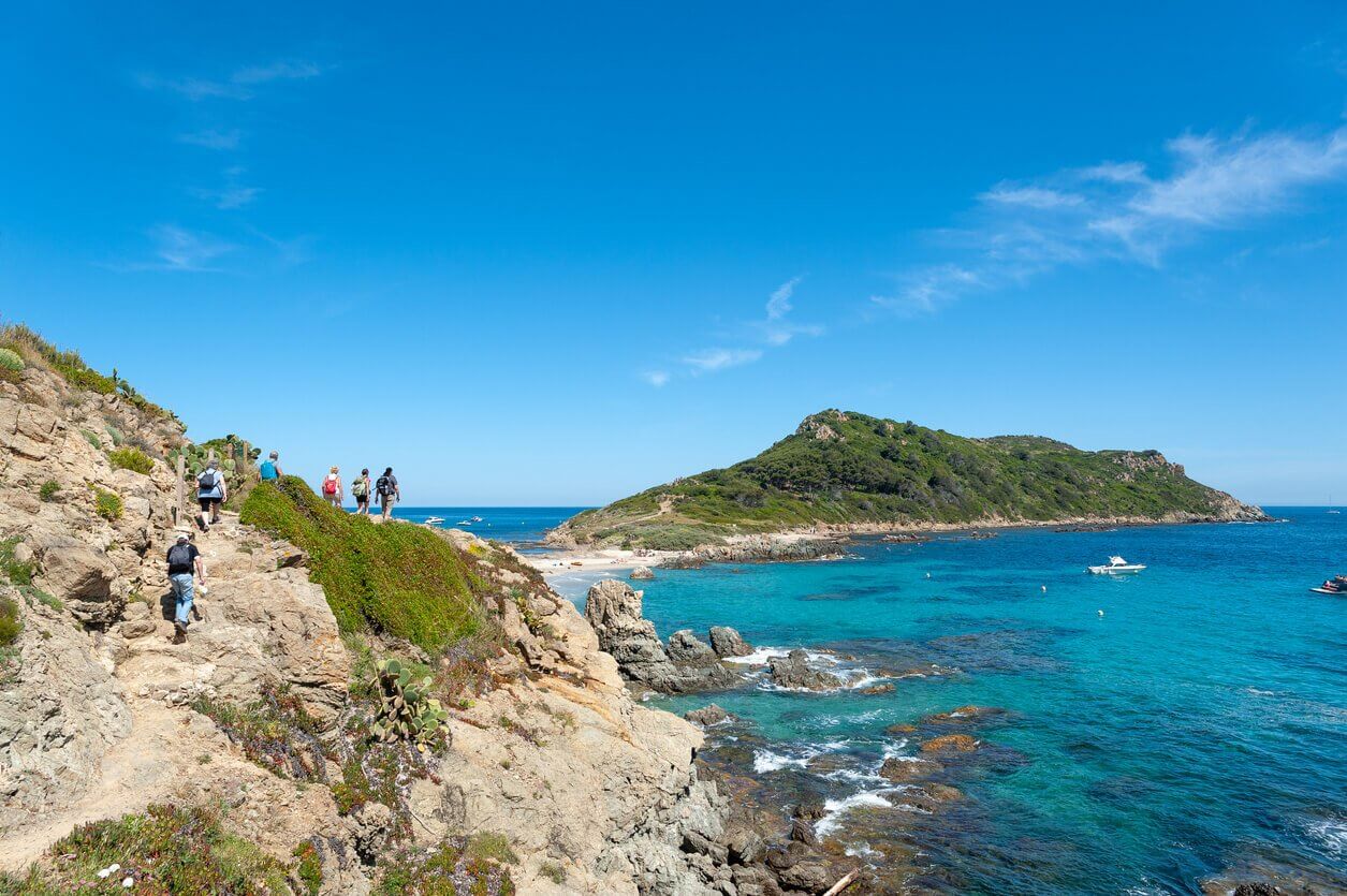 sentier du Littoral - Que faire et que visiter dans le Var ? Notre TOP 11 des meilleures visites