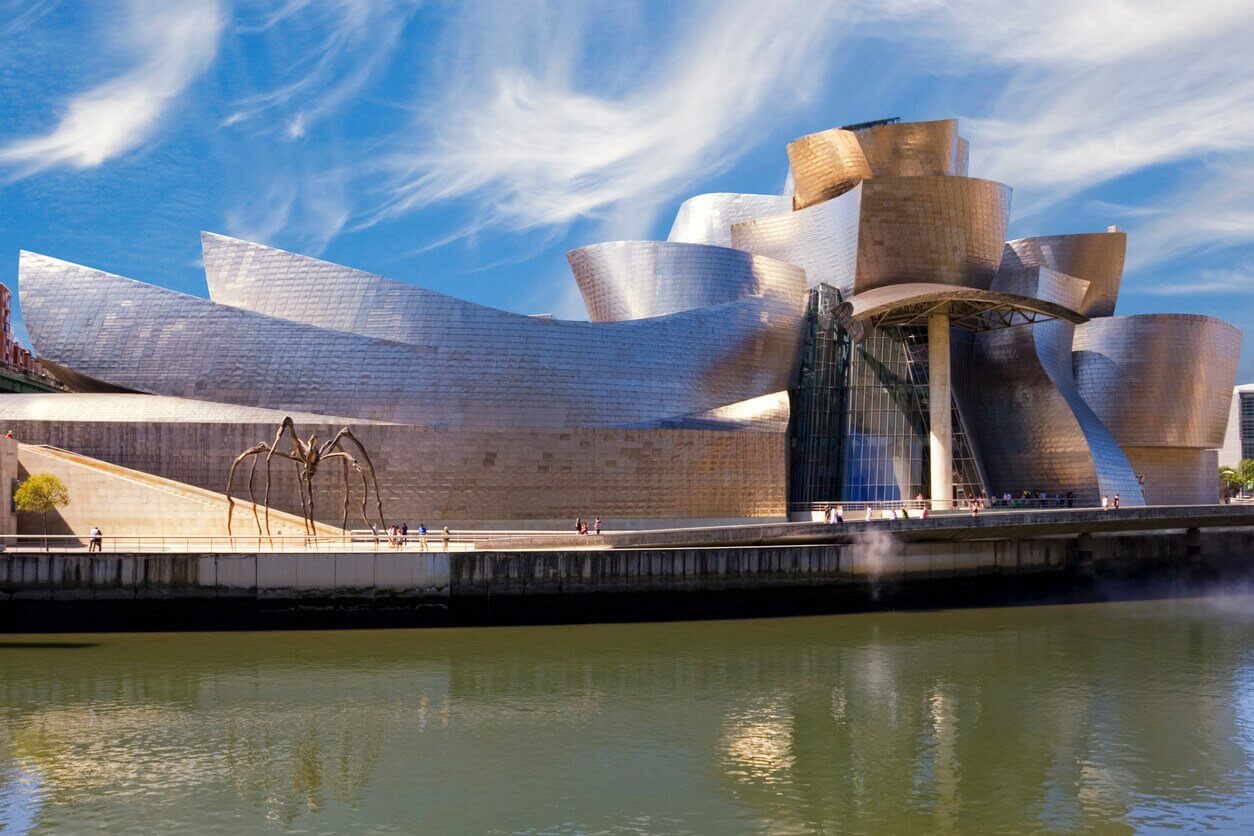 1 Guggenheim - Que faire à Bilbao en Espagne ? 15 lieux à visiter et activités, incontournables ou inédits