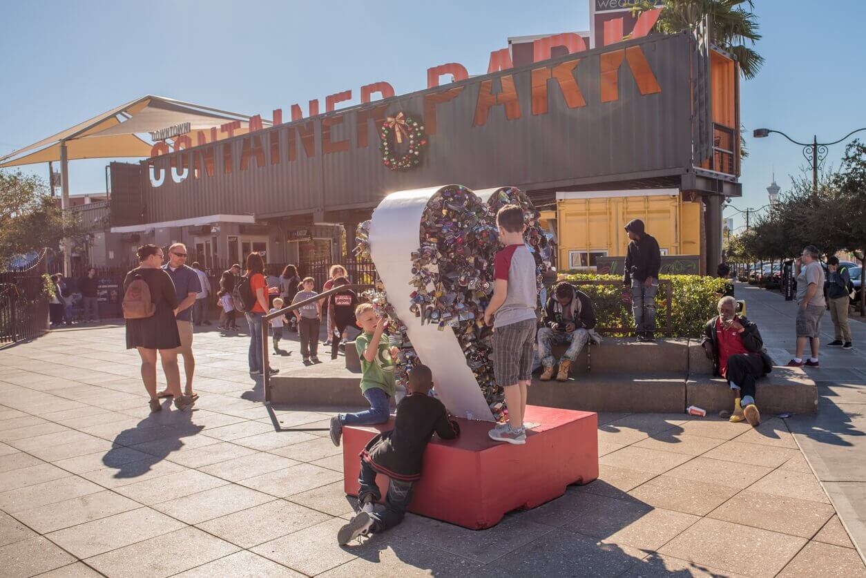 6. Faire du shopping à Downtown Container Park - Que faire à Las Vegas ? 18 idées originales pour changer des casinos !