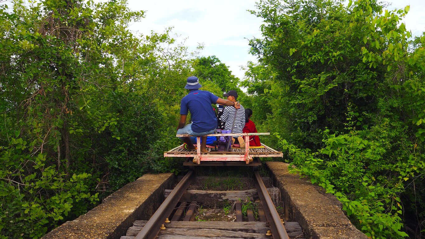 7 Bamboo train - Que faire à Battambang au Cambodge ? 10 activités, visites et lieux à voir incontournables (et inédits)