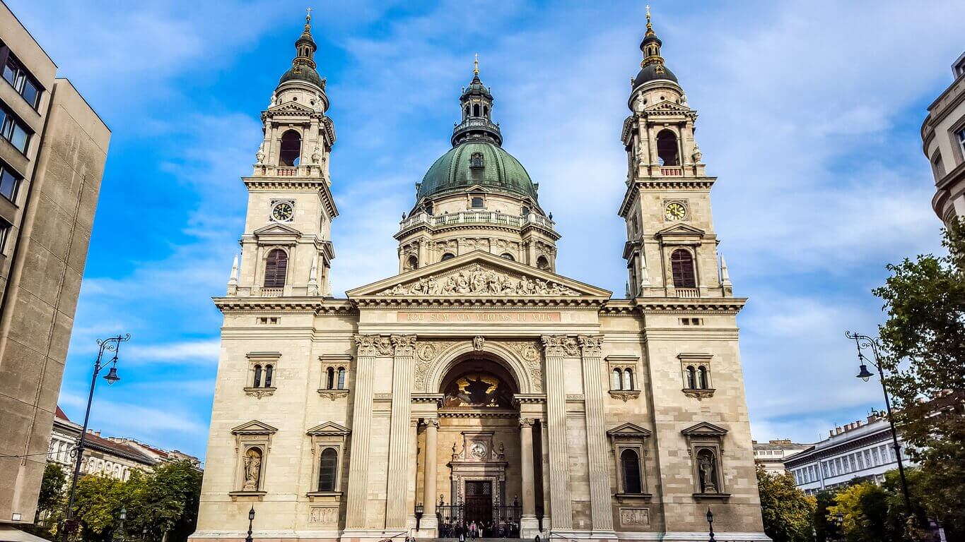7 basilique Saint Etienne de Pest - Que faire à Budapest ? 15 incontournables et lieux secrets à voir à Budapest