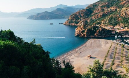 bord de mer paysage corse nord ou sud