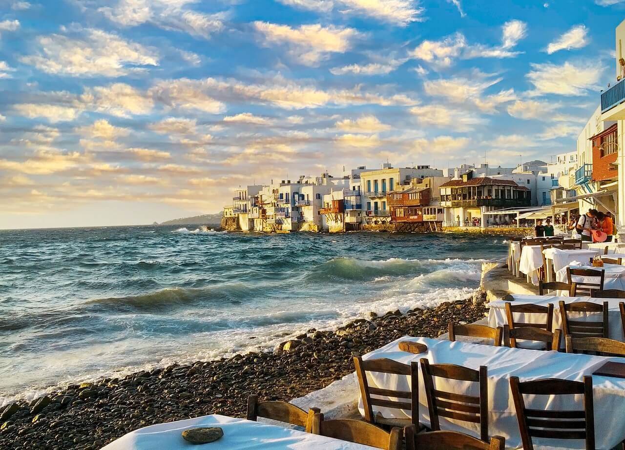 mykonos bord de mer petite venise santorin ou mykonos 