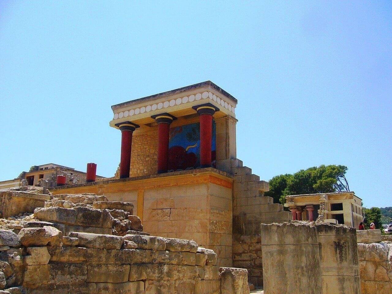 le palais de knossos - Rhodes ou Crète : où partir en vacances ? Voici notre comparatif pour vous aider à choisir