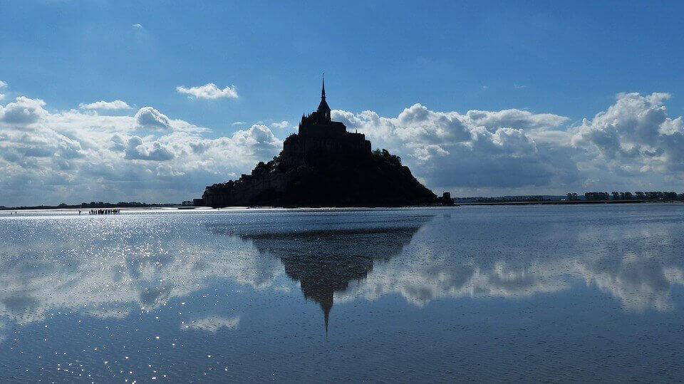 mont saint michel 2783065 960 720 - Les 12 plus beaux sites touristiques de France : au travers de citations célèbres (ou pas)