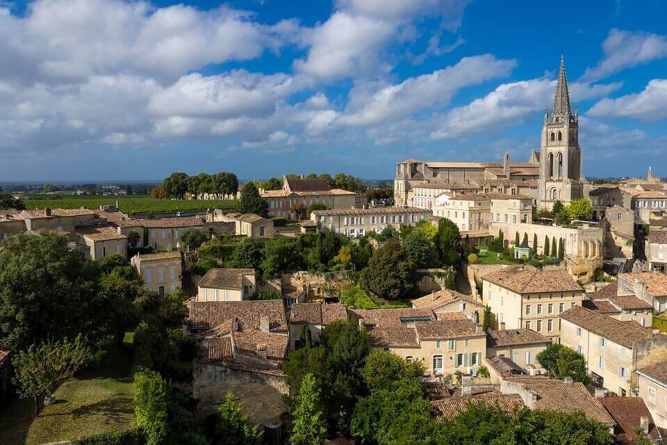 saint emilion 1704580 960 720 - Les 12 plus beaux sites touristiques de France : au travers de citations célèbres (ou pas)
