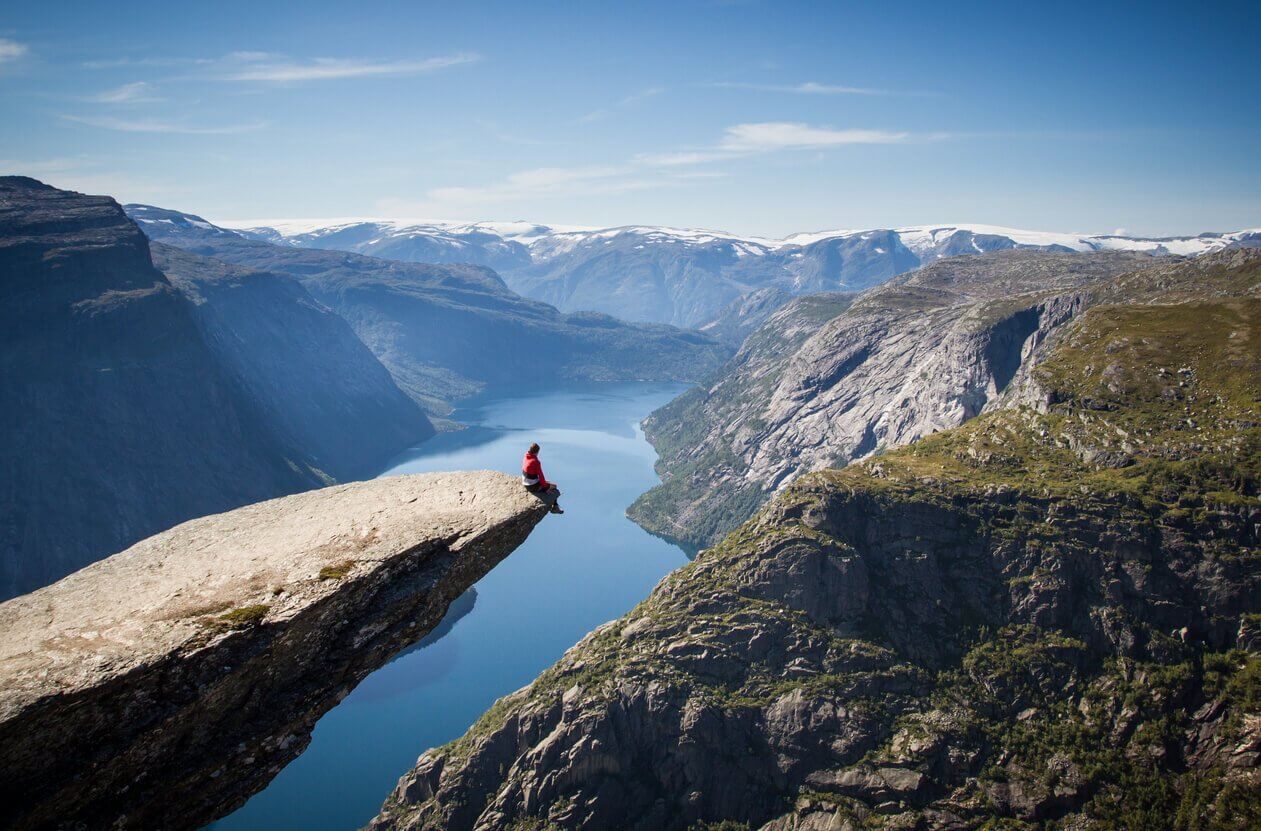 Limpressionnant rocher de Trolltunga 1 - Faire de la randonnée en Norvège : 8 spots incontournables