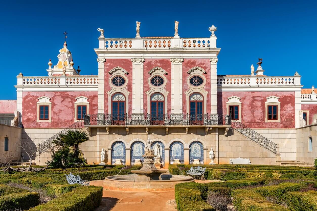 Palais dEstoi au Portugal - Les 15 endroits incontournables à visiter en Algarve