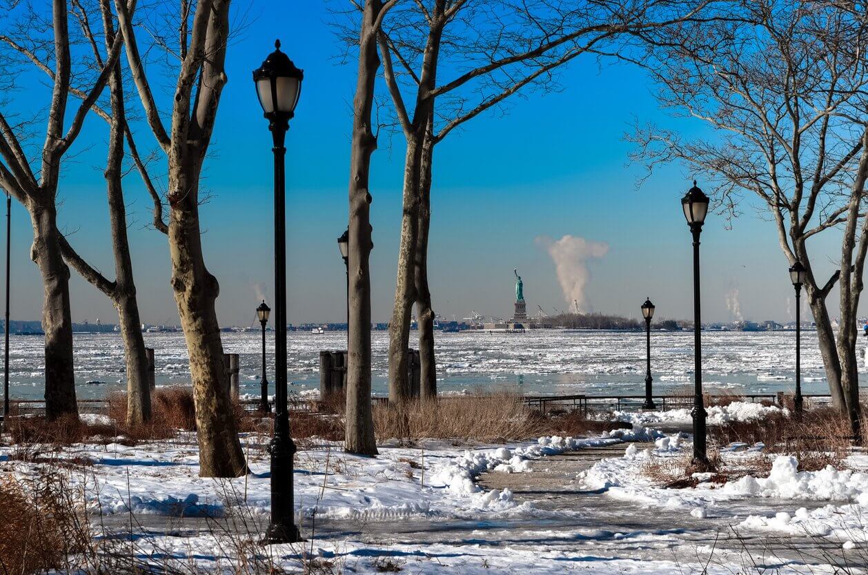 Statue de la liberté hiver - Quand visiter la statue de la Liberté ? La meilleure période pour y aller !