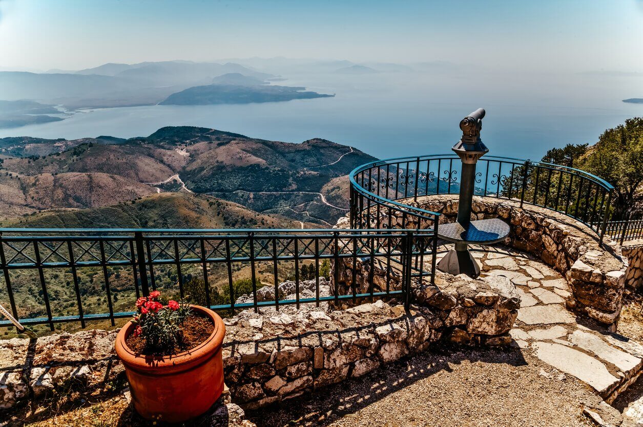 montagne de Pantokrator - Vacances à Corfou dans le Nord ou le Sud de l'île ? Où aller ? Quelle région visiter ? Notre comparatif !