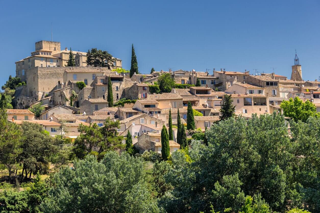 Ansouis dans le Luberon sud ouest de la France - Quels sont les plus beaux villages du Luberon ? Découvrez notre top 11 !