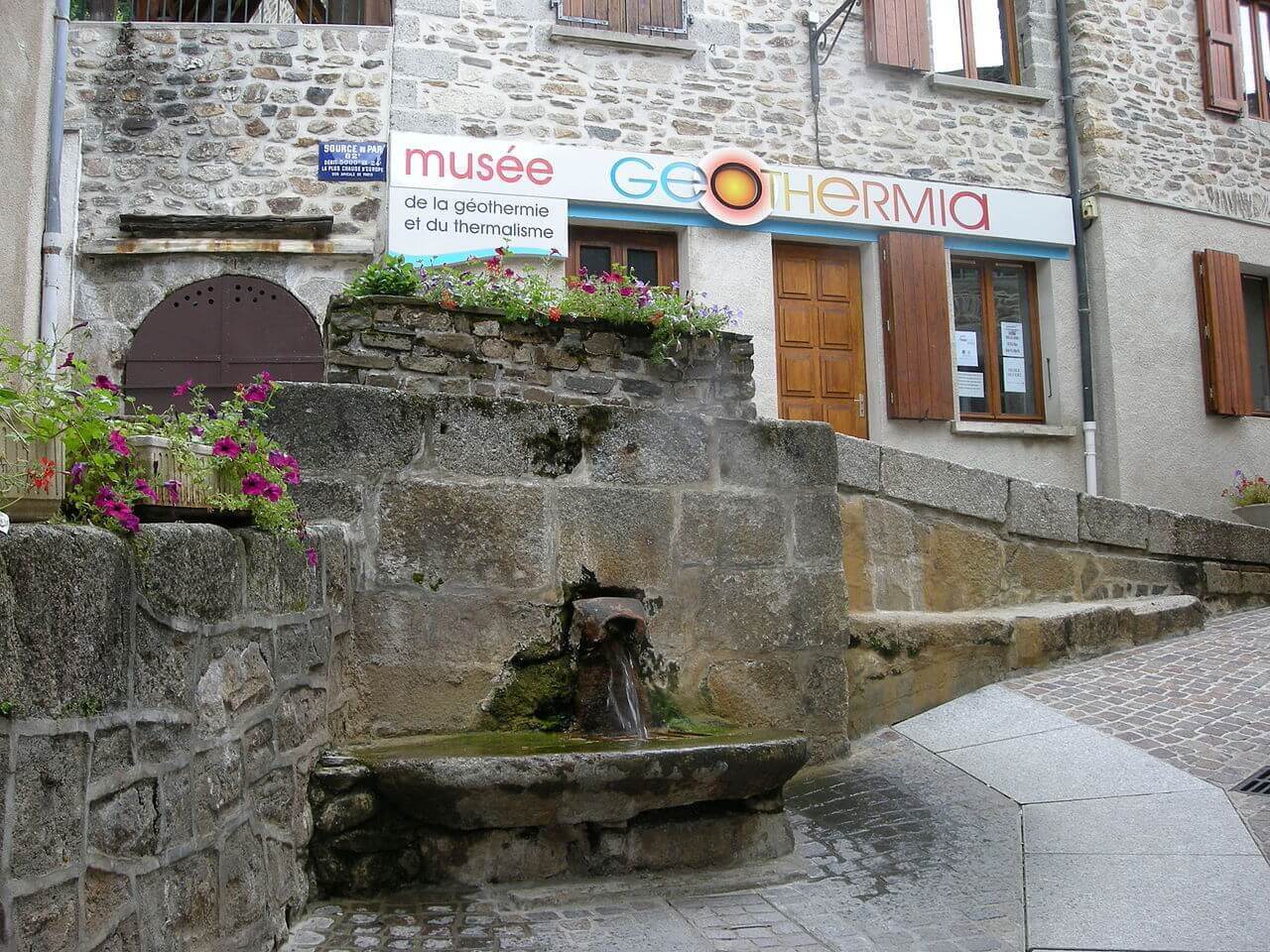 Quels sont les plus beaux villages de l’Aubrac ? Découvrez notre top 12 6 Chaudes Aigues Source Mus C3 A9e - Quels sont les plus beaux villages de l’Aubrac ? Découvrez notre top 12
