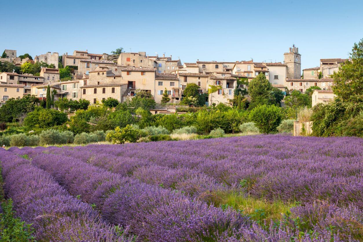 Saignon - Quels sont les plus beaux villages du Luberon ? Découvrez notre top 11 !