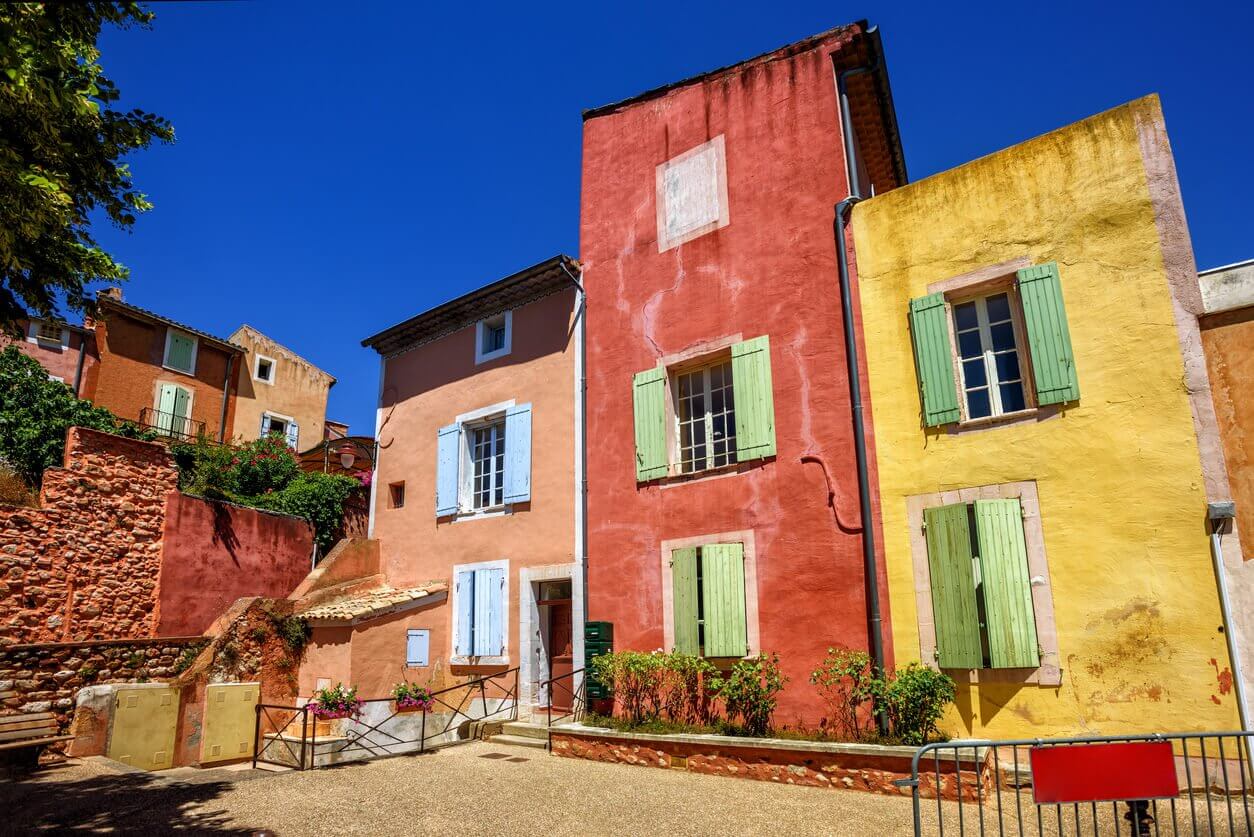 Village de Roussillon - Quels sont les plus beaux villages du Luberon ? Découvrez notre top 11 !