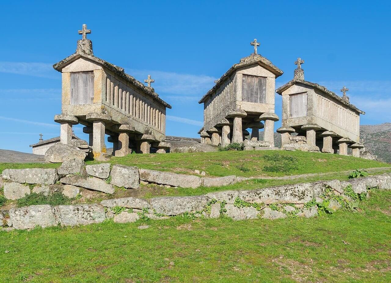 Découvrez notre top 11 des plus beaux villages du nord du Portugal 4 1280px Granaries in Soajo 07 - Découvrez notre top 11 des plus beaux villages du nord du Portugal