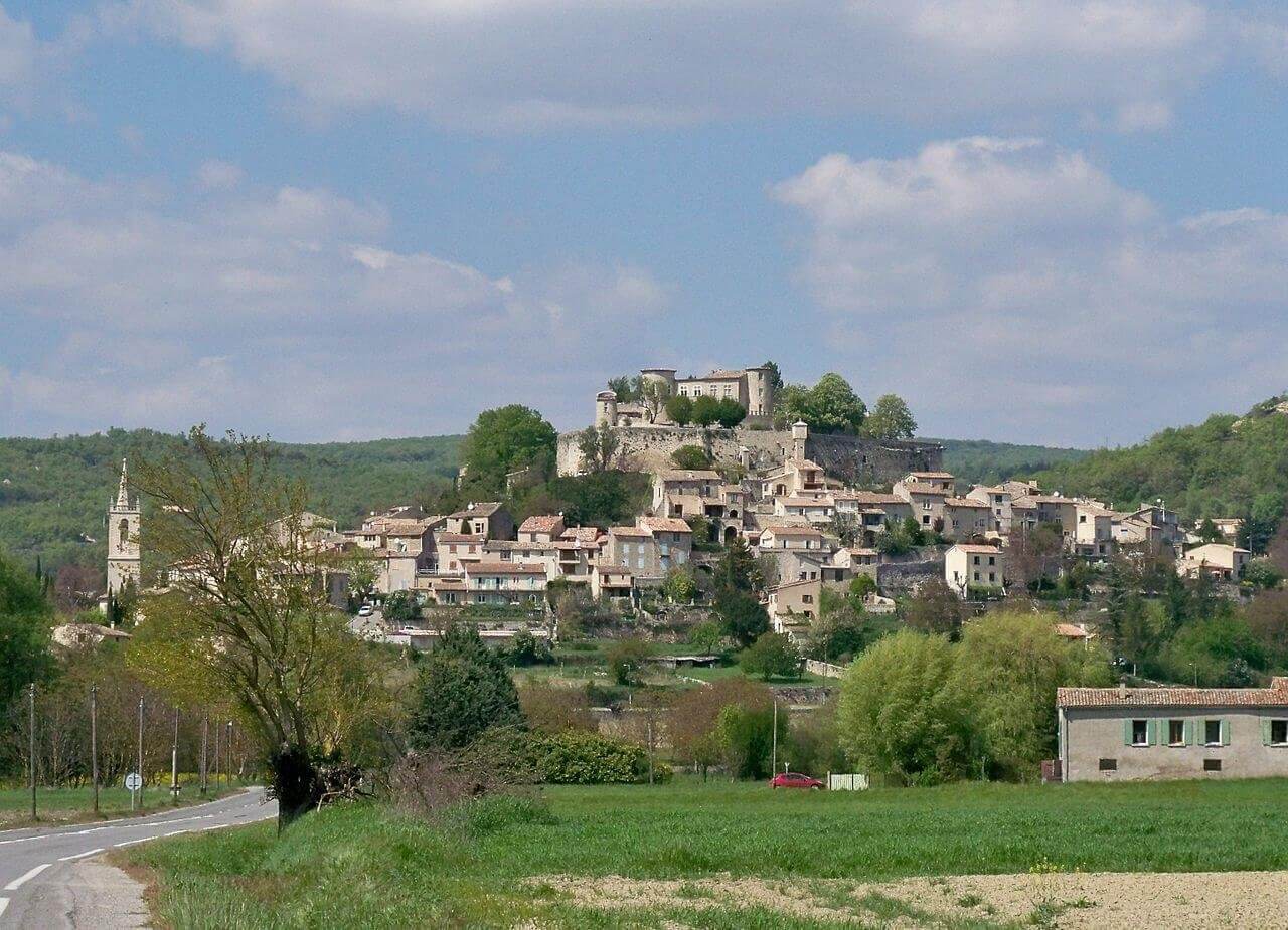 1280px Mane vue village - Le top 11 des plus beaux villages des Alpes-de-Haute-Provence