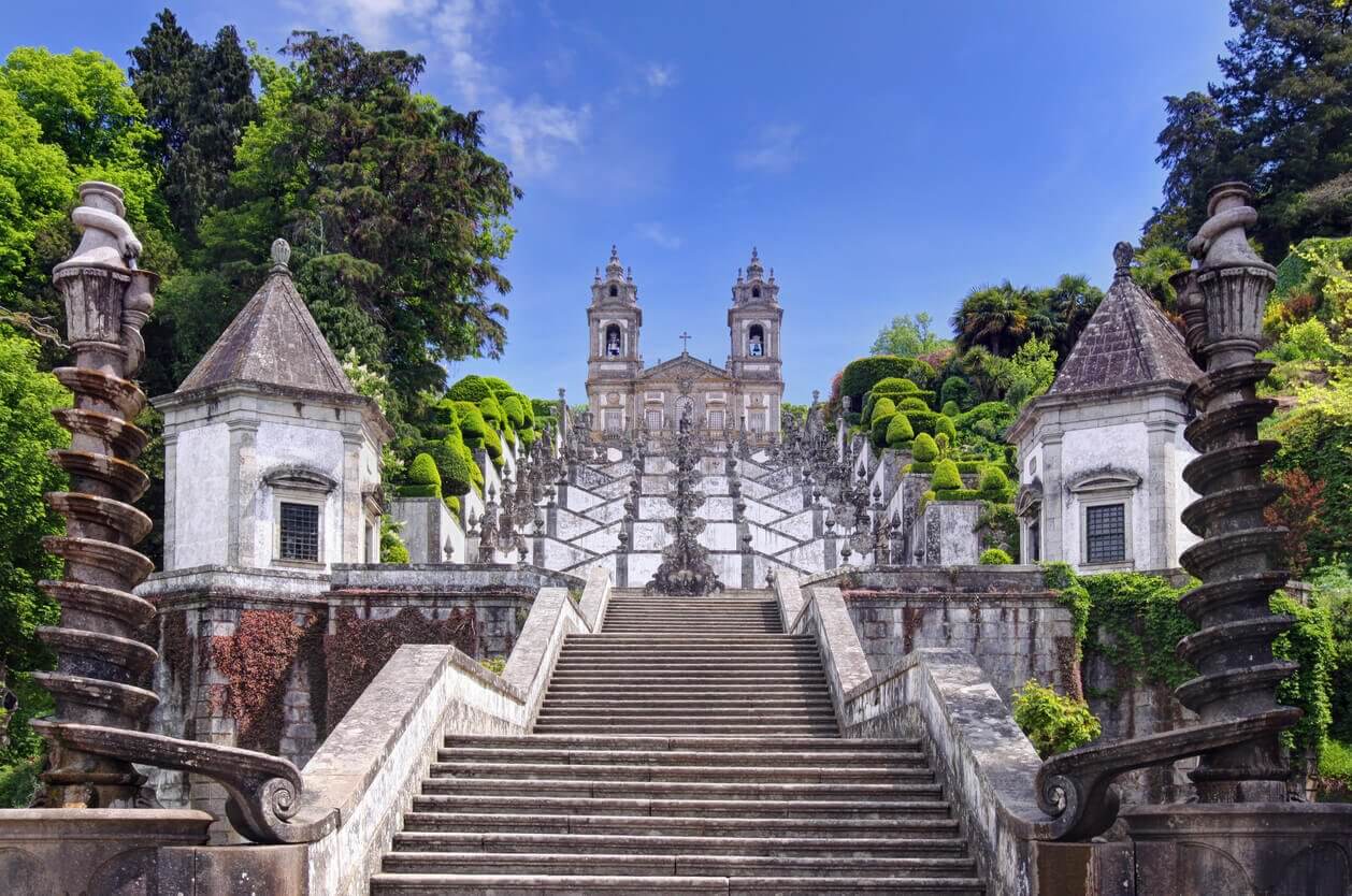 Découvrez notre top 11 des plus beaux villages du nord du Portugal 10 Église de Bom Jésus de Braga, Portugal