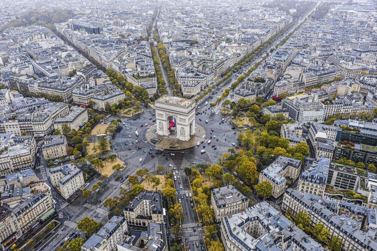 Que voir et que faire à Paris ? Nos 17 incontournables et nos 8 lieux secrets pour découvrir la capitale 9 region parisienne ile de france arc de triomphe 865
