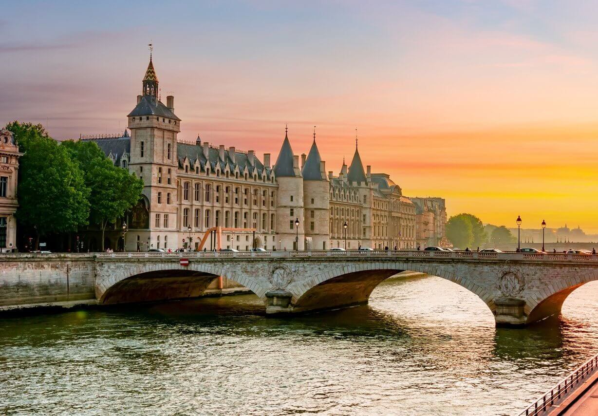 Que voir et que faire à Paris ? Nos 17 incontournables et nos 8 lieux secrets pour découvrir la capitale 6 region parisienne ile de france la conciergerie 38