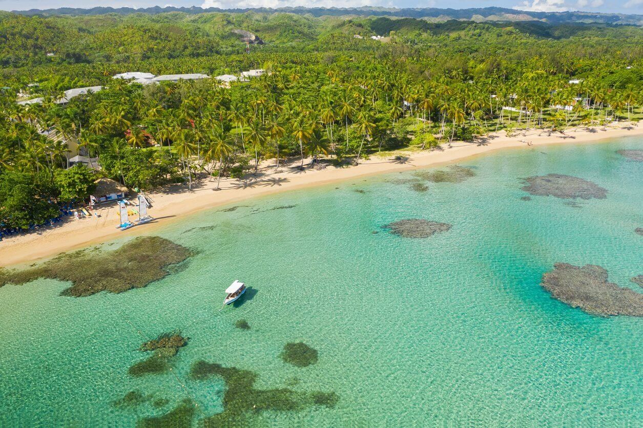 plage de bahia peninsule de samana republique dominicaine
