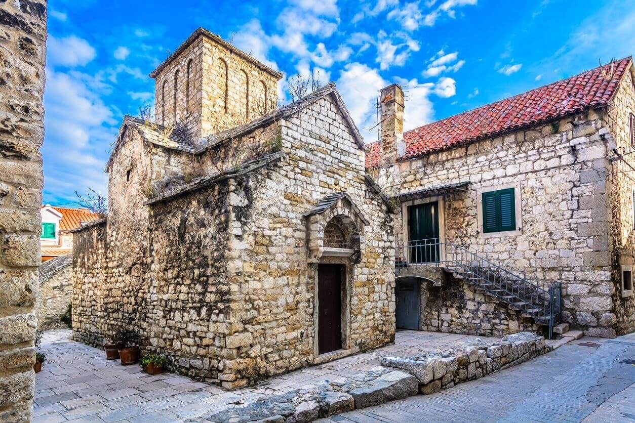 Que faire à Split ? Les 11 incontournables à visiter ! 8 ancienne chapelle a split en croatie