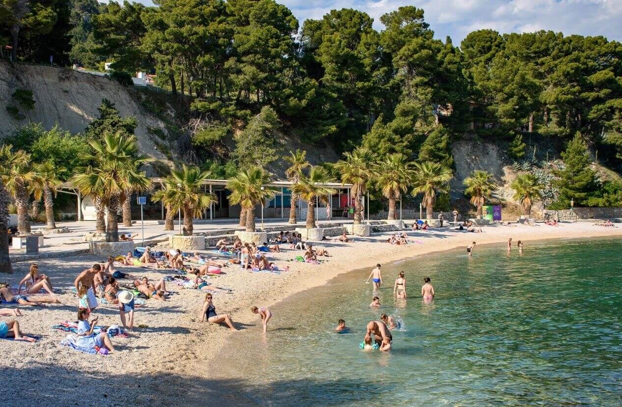plage de jezinac sur la colline de marjan a split croatie