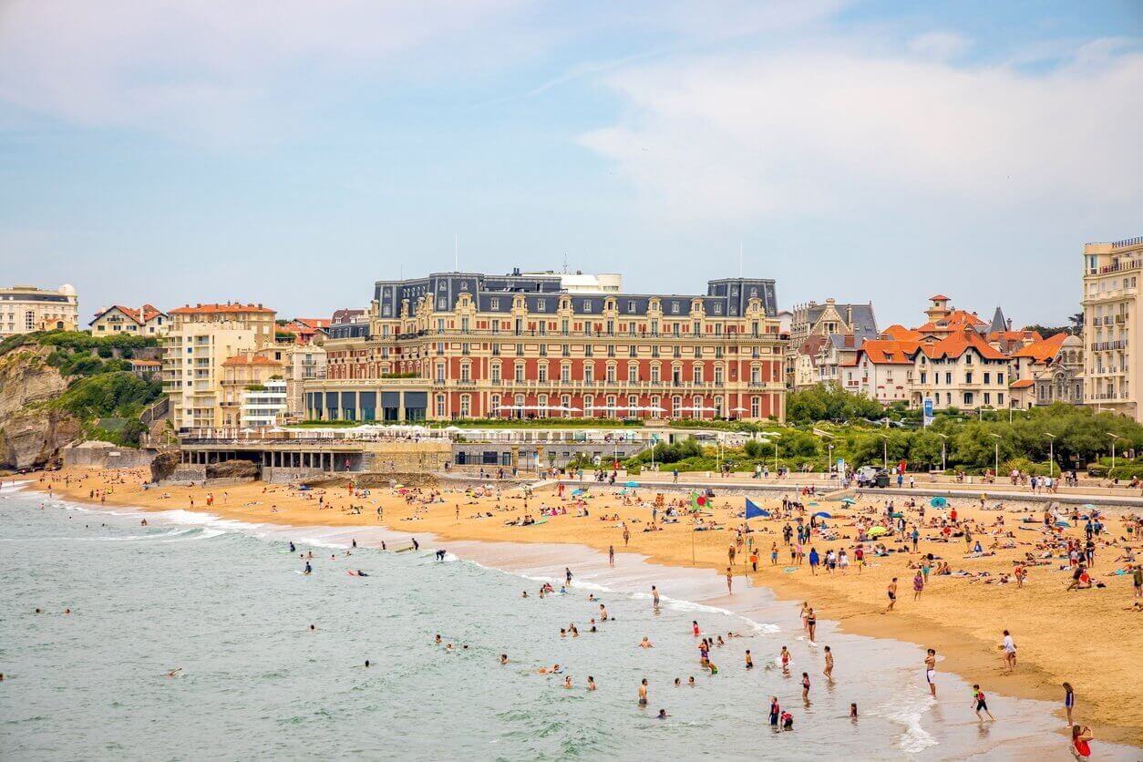 plage de la grande plage et hotel du palais palace a biarritz france